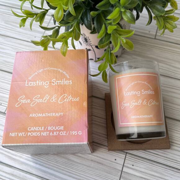 NEW Lasting Smiles Sea Salt & Citrus Aromatherapy Soy-Blend Candle 6.87 oz - Picture 2 of 10